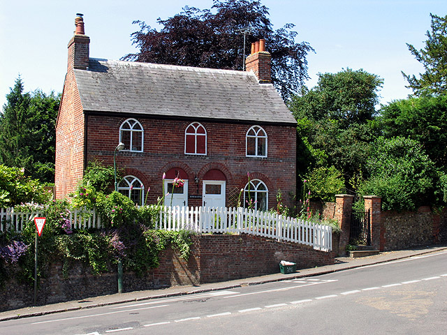 File:Cottage in Whitchurch-on-Thames - geograph.org.uk - 21251.jpg