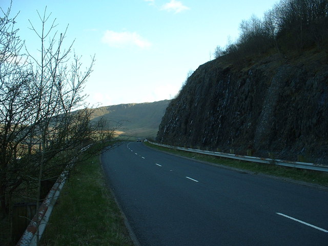 File:Crags on A685 - geograph.org.uk - 162406.jpg