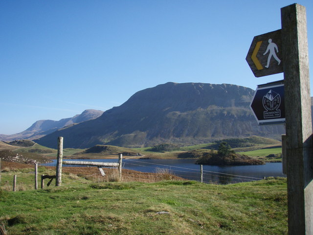 File:Cregennan Lakes, Tyrau Mawr and Cader Idris this way - geograph.org.uk - 709502.jpg