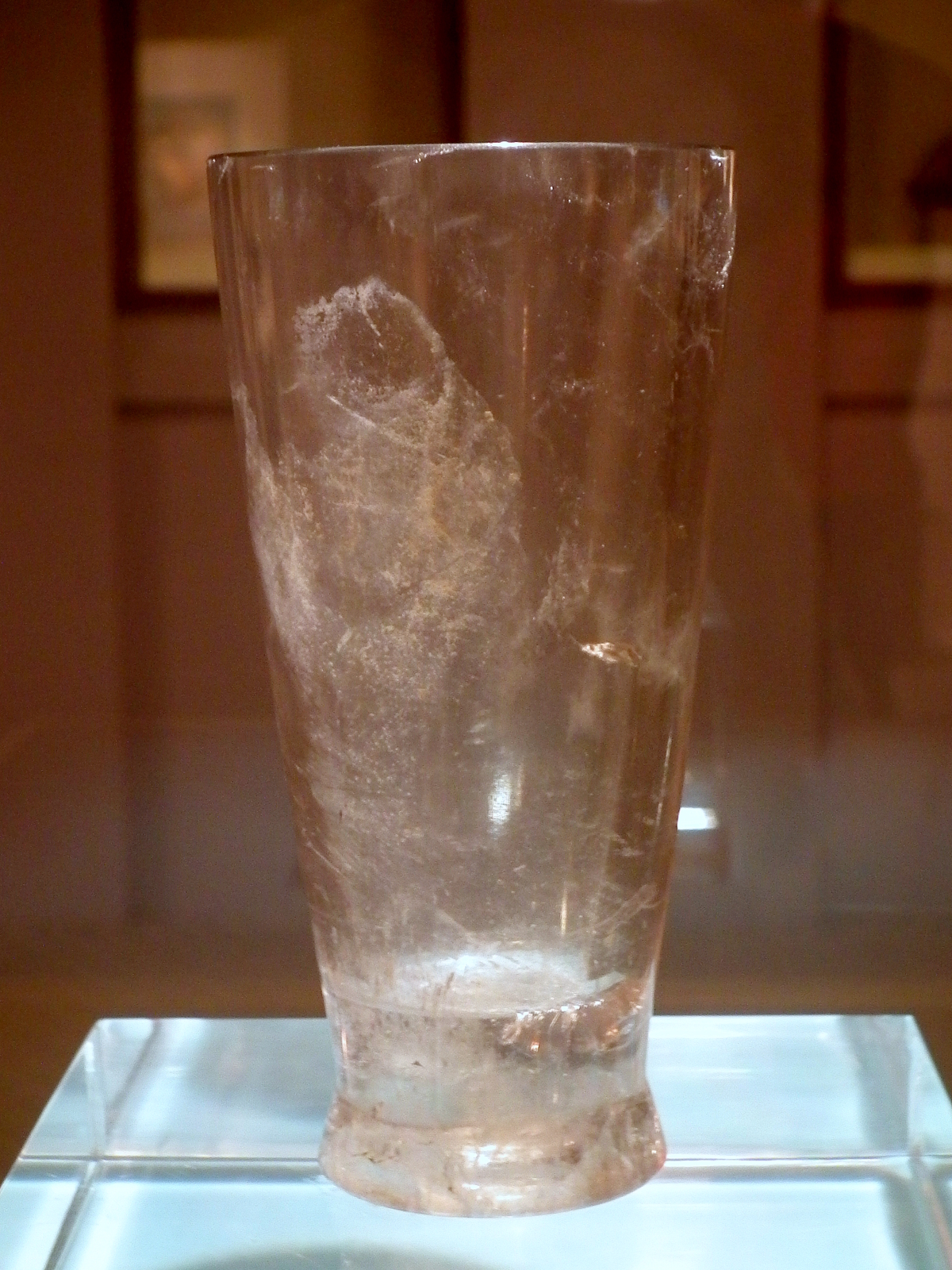 https://upload.wikimedia.org/wikipedia/commons/9/99/Crystal_Cup%28Warring_States_Period%29_in_Hangzhou_Museum.JPG