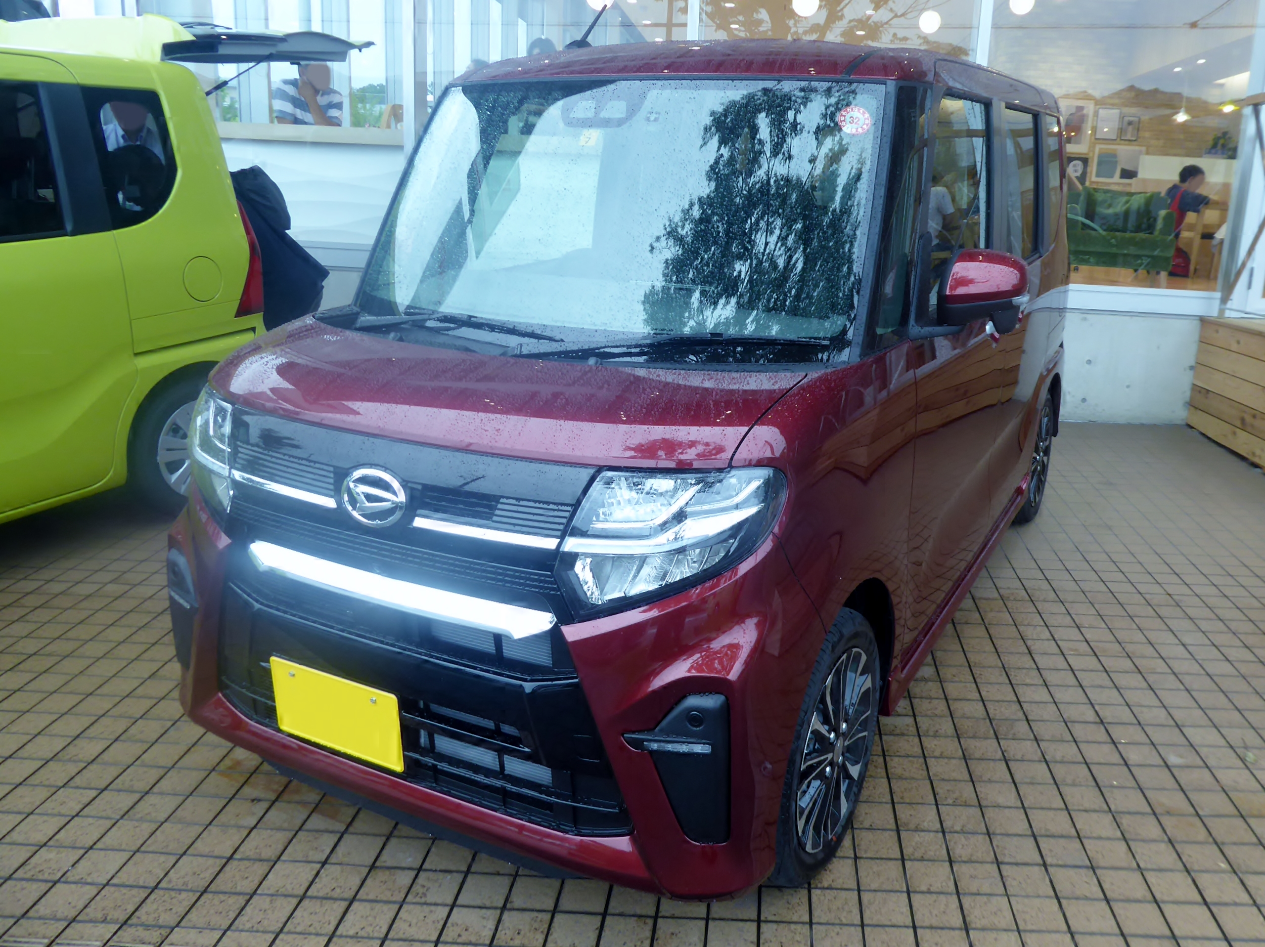 ファイル:Daihatsu Tanto Custom RS 2WD (5BA-LA650S-GBVZ) front.jpg