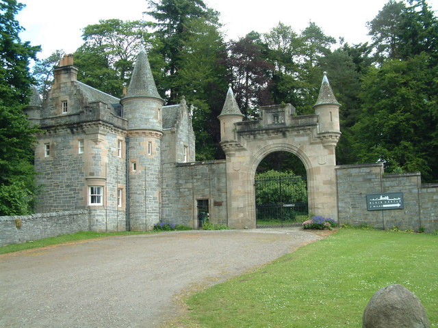 File:Entrance to Blair Castle - geograph.org.uk - 197861.jpg