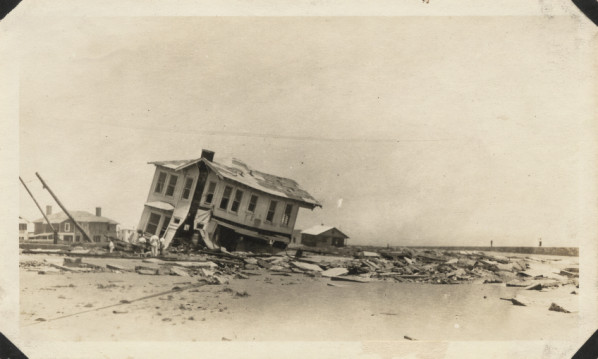 File:Galveston Hurricane 1915 wrecked home.jpg