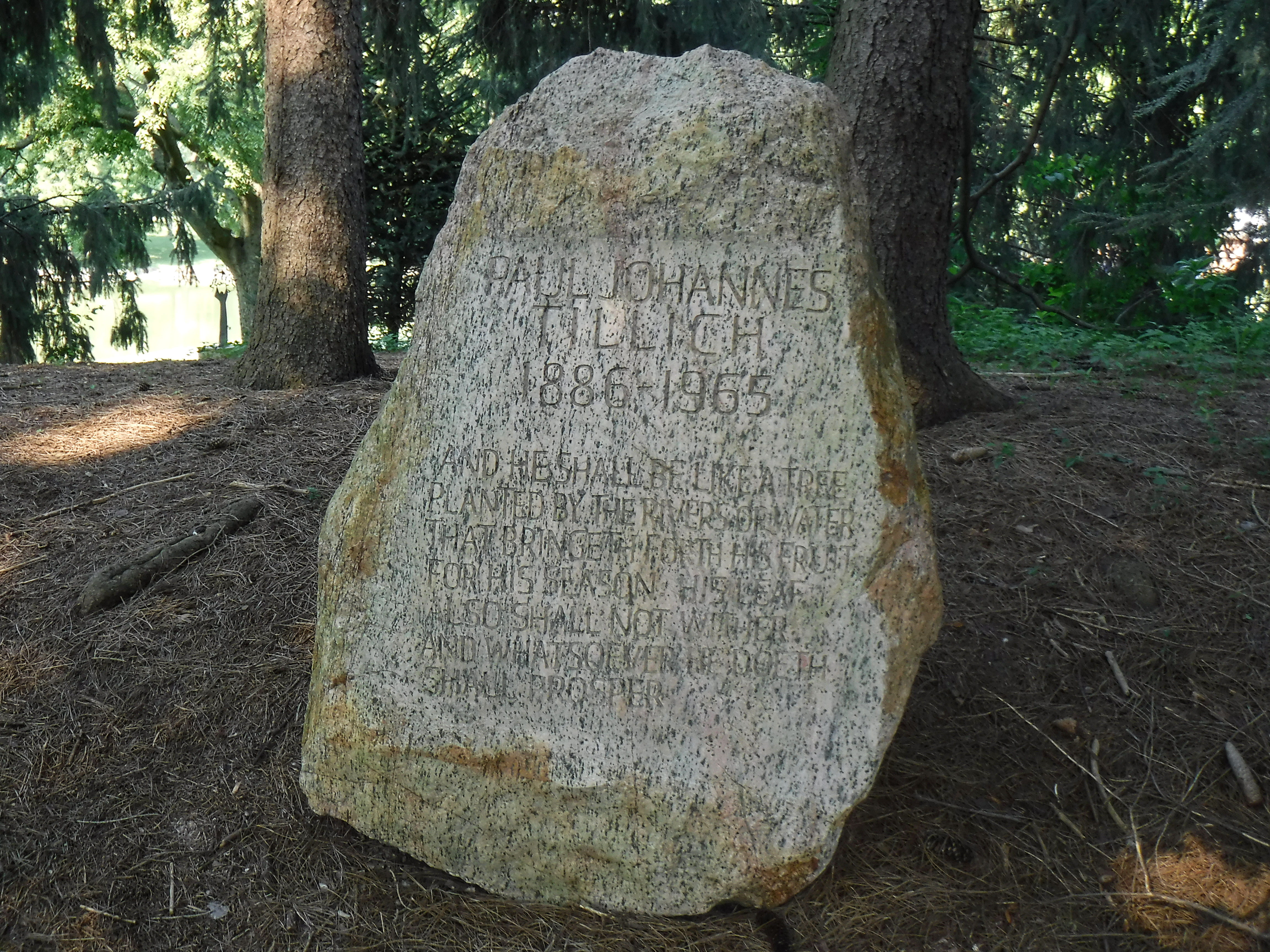 Lápida de Tillich en Paul Tillich Park, New Harmony, Indiana