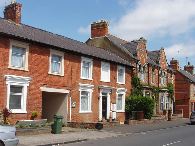 File:Houses in Station Road, Winslow - geograph.org.uk - 438508.jpg