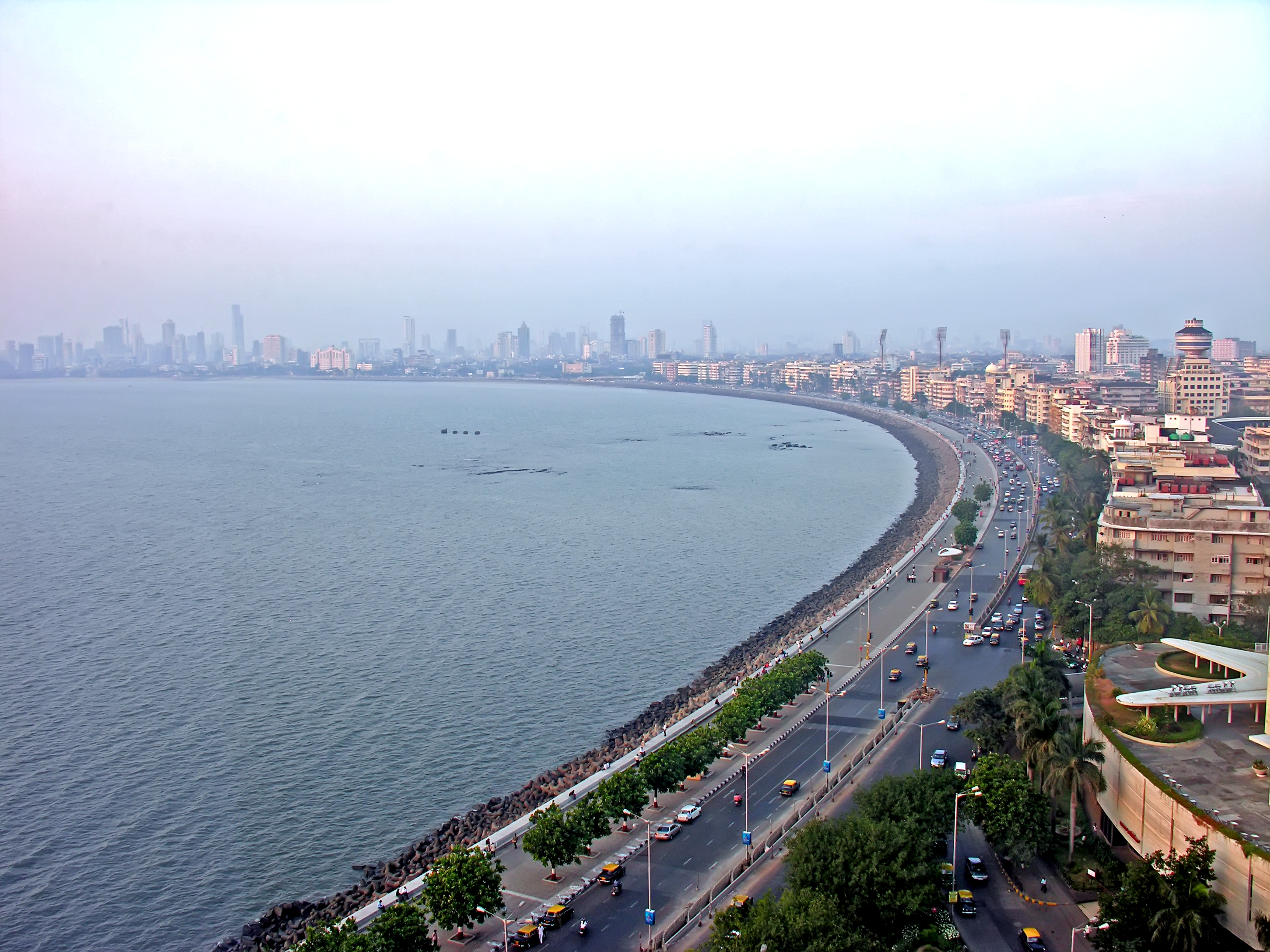 Driving place place. Back Bay Индия. Арка Мумбаи. Back Bay Mumbai.