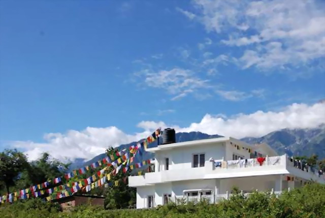 File:Kunpan Cultural School - Dharamsala - H.P. India - Aussenansicht.jpg