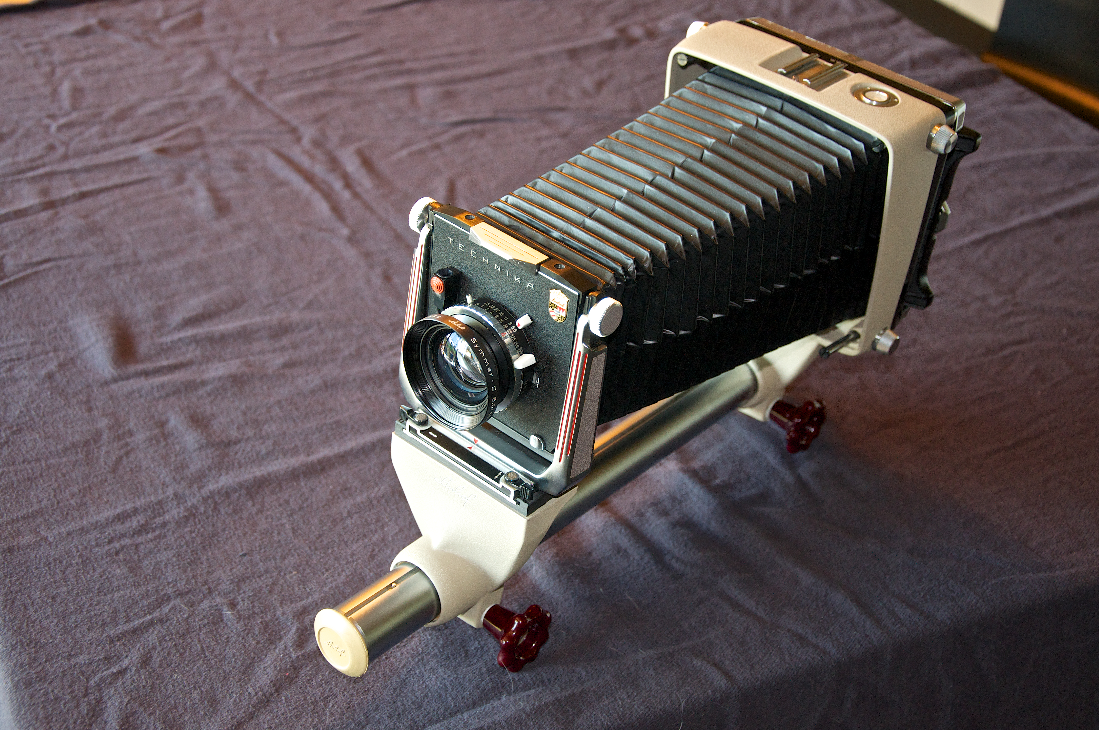 File:Linhof Technika D.B.P. 4×5 monorail bellows camera.jpg 