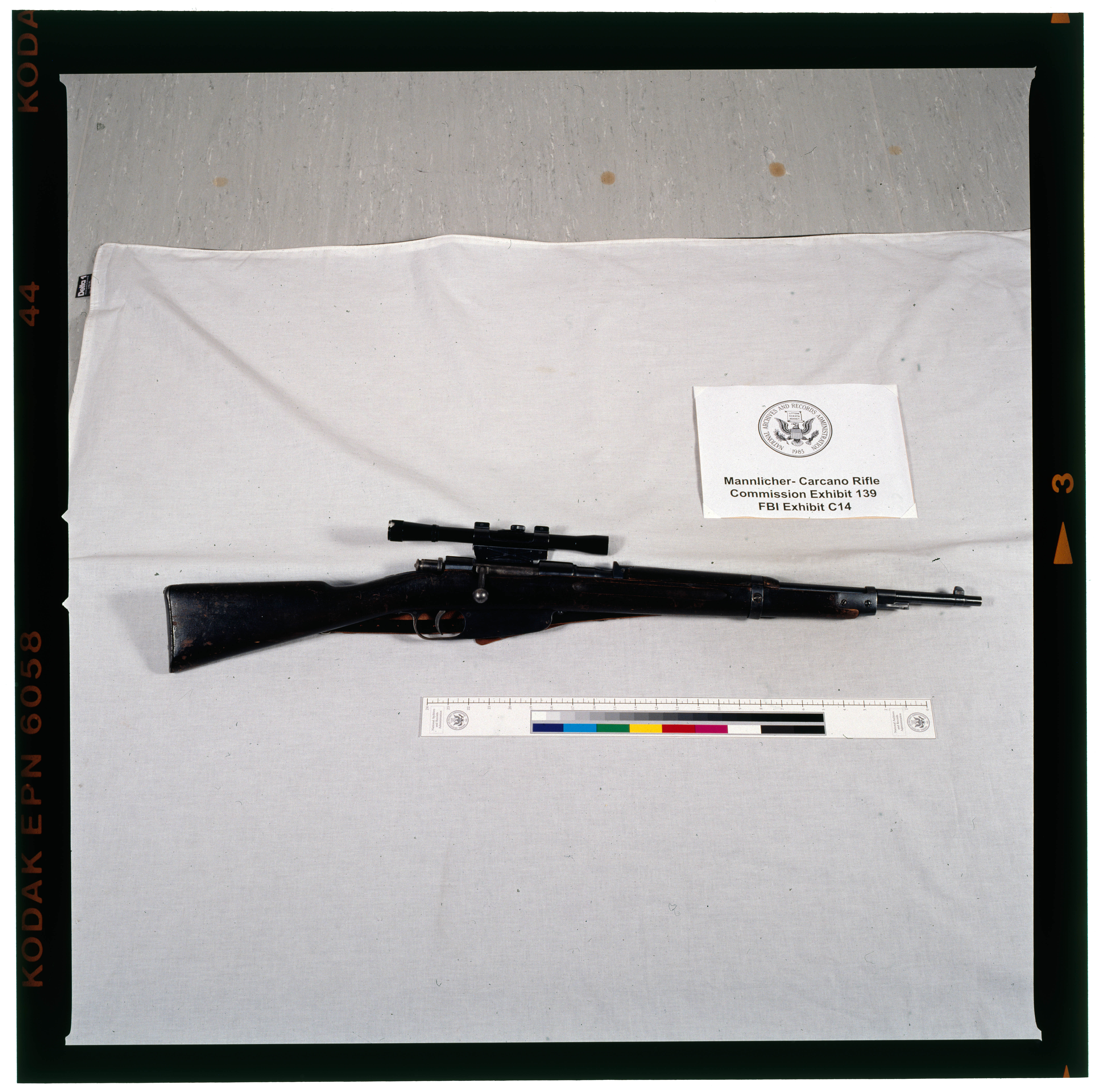 Tập tin:Mannlicher-Carcano Rifle Owned by Lee Harvey Oswald and Allegedly  Used to Assassinate President John F. Kennedy - NARA - 305134 (page 1).jpg  – Wikipedia tiếng Việt