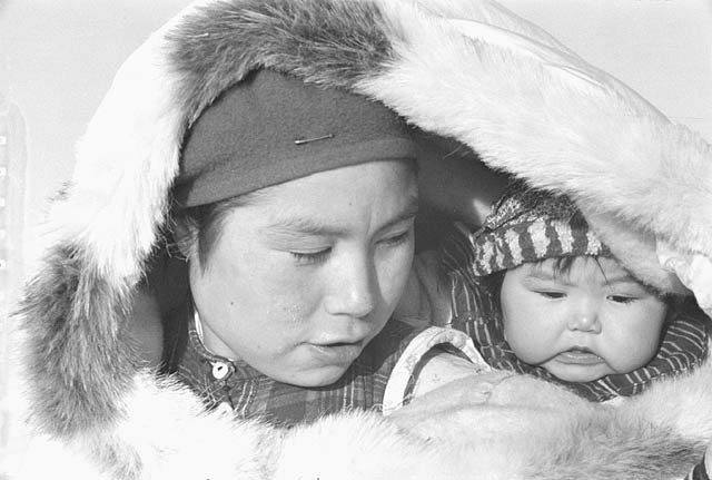 File:Martha Nulukie and daughter Louisa - Inuit - Inukjuak Quebec 1947.jpg