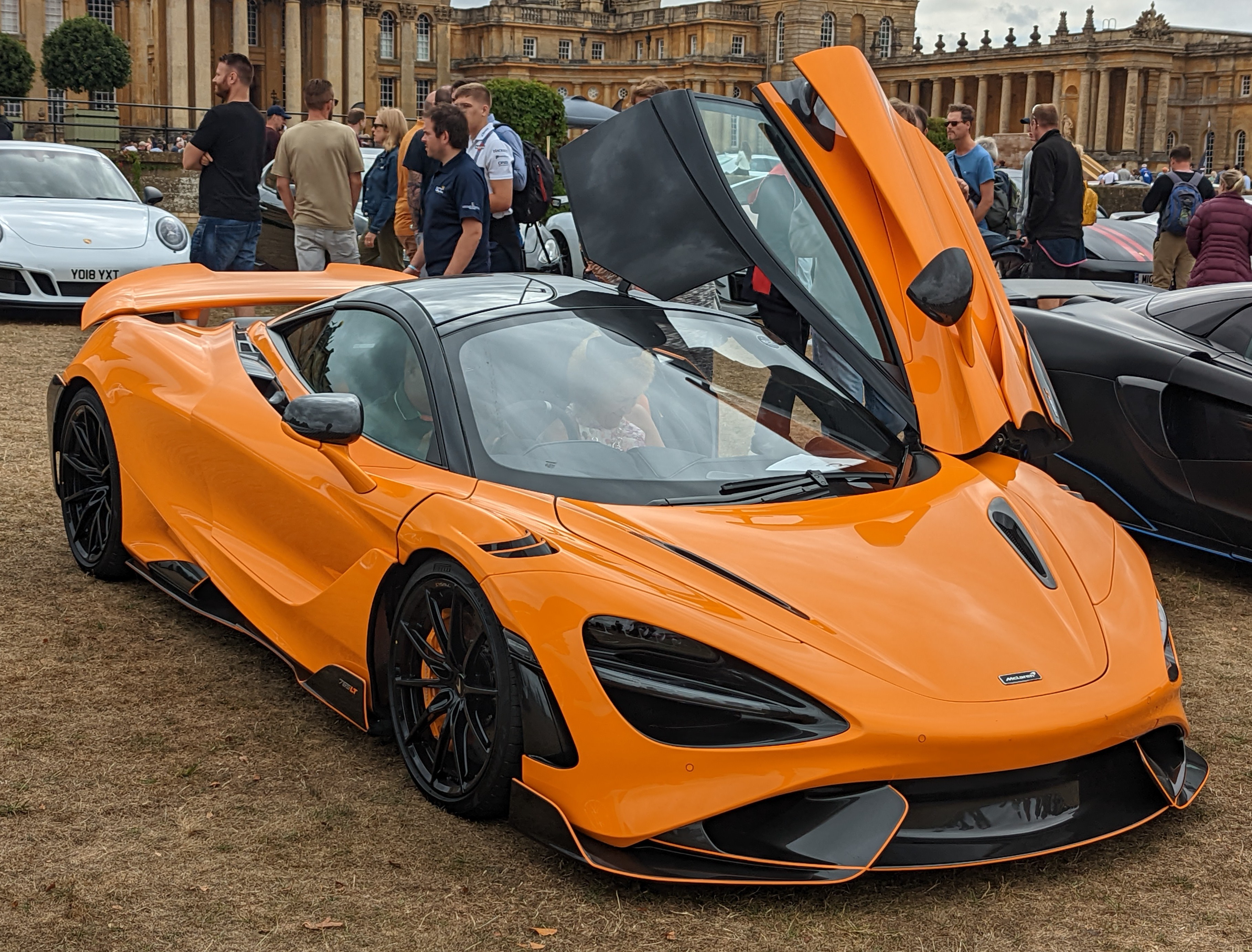 MCLAREN 765де в России