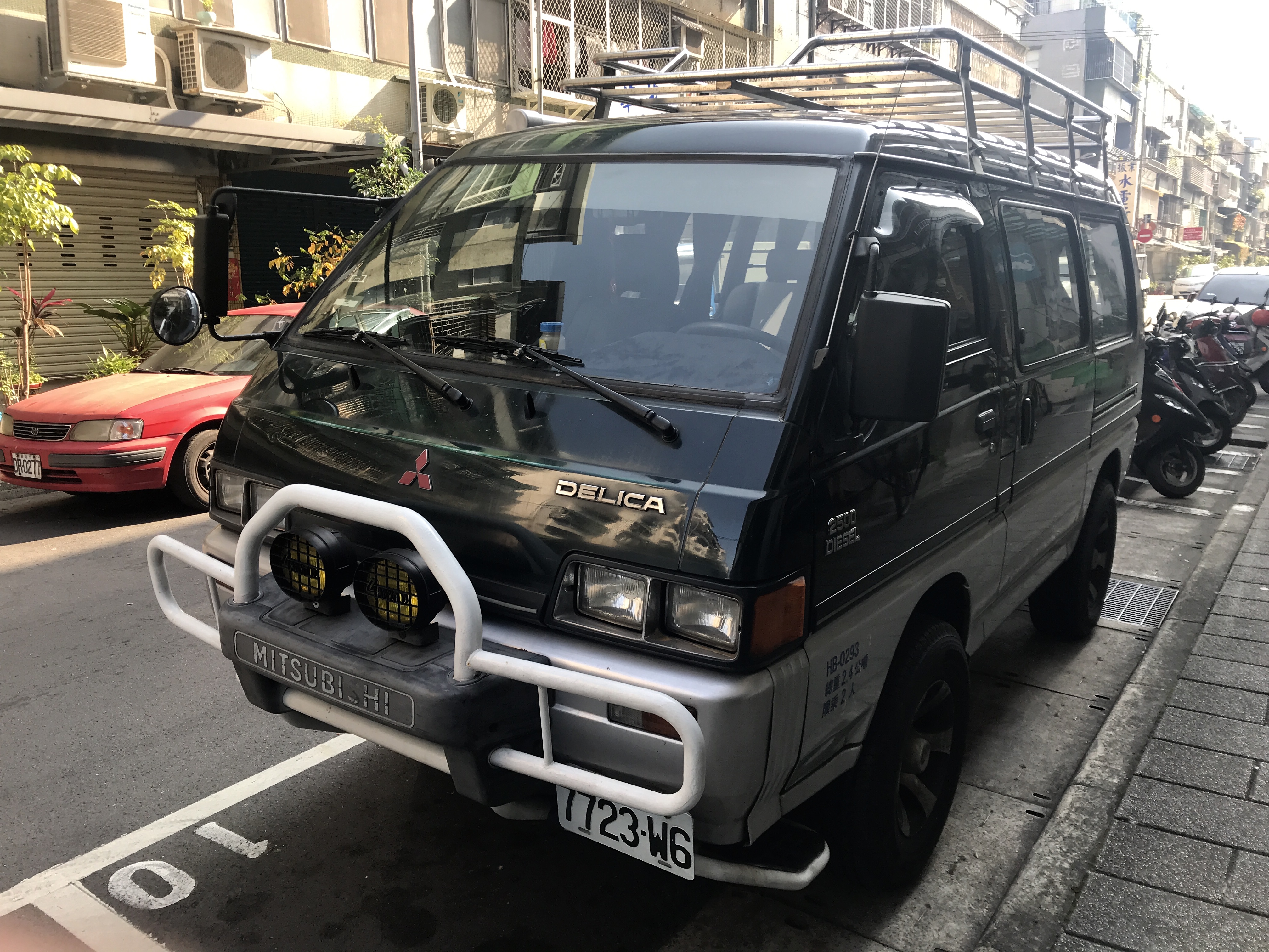 Delica 2023. Митсубиси Делика 2023. Mitsubishi Delica в Корее. Мицубиси Делика 2023 спереди.