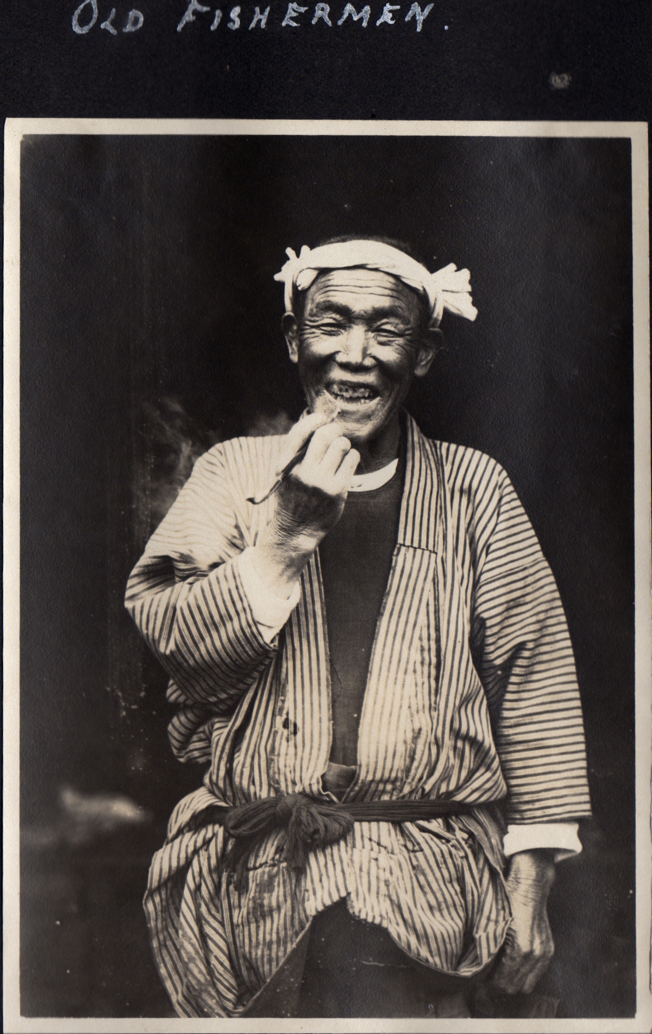 File:Old Fishermen holding a smoke pipe in Japan (1914 by Elstner