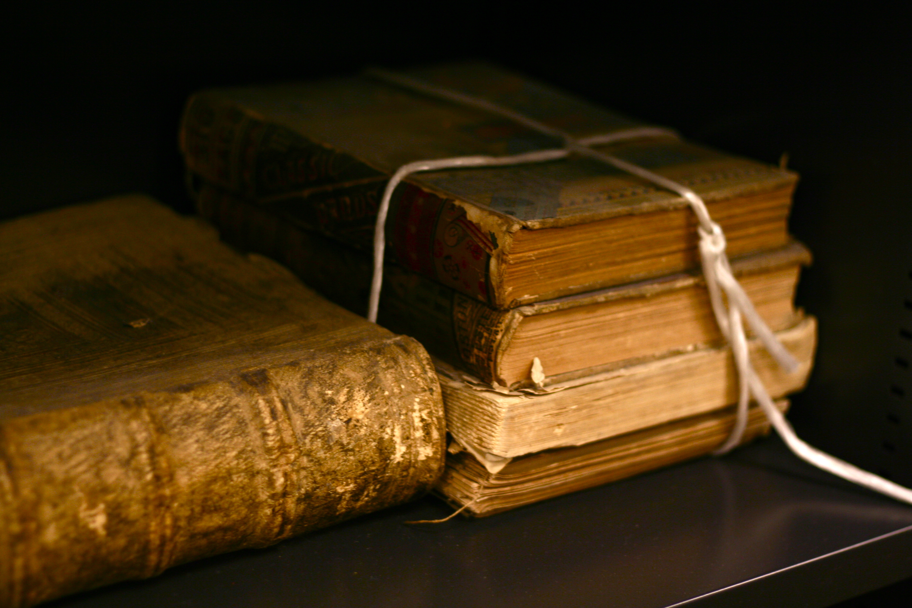 File:Old books by bionicteaching.jpg - Wikipedia