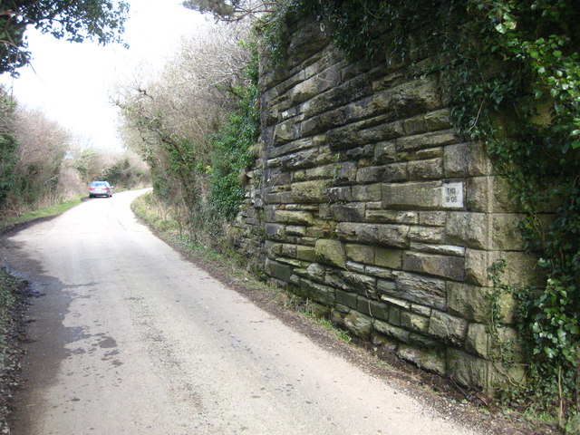 Old railway bridge abutment - geograph.org.uk - 1710722