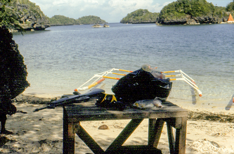 File:Philippines December 1982, boat and gun.jpg