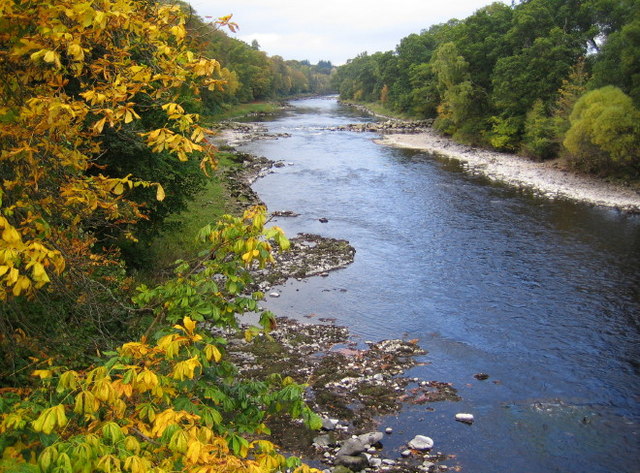 River Dee in Banchory in Autumn - geograph.org.uk - 583823