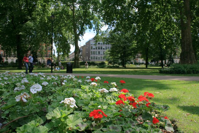 File:Russell Square - geograph.org.uk - 490699.jpg