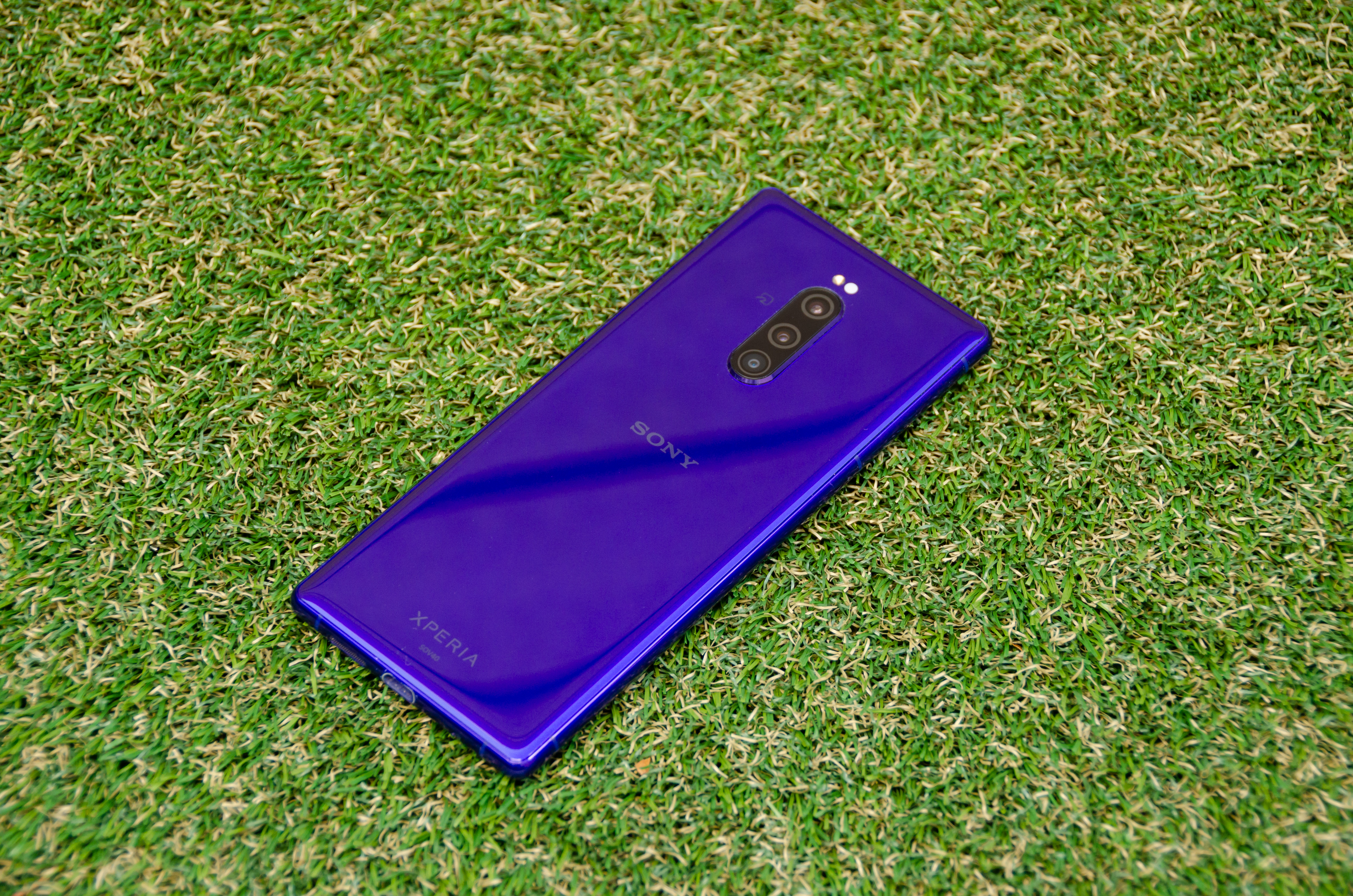 ファイル:SONY Xperia 1 (SOV40) Purple Backside.jpg - Wikipedia