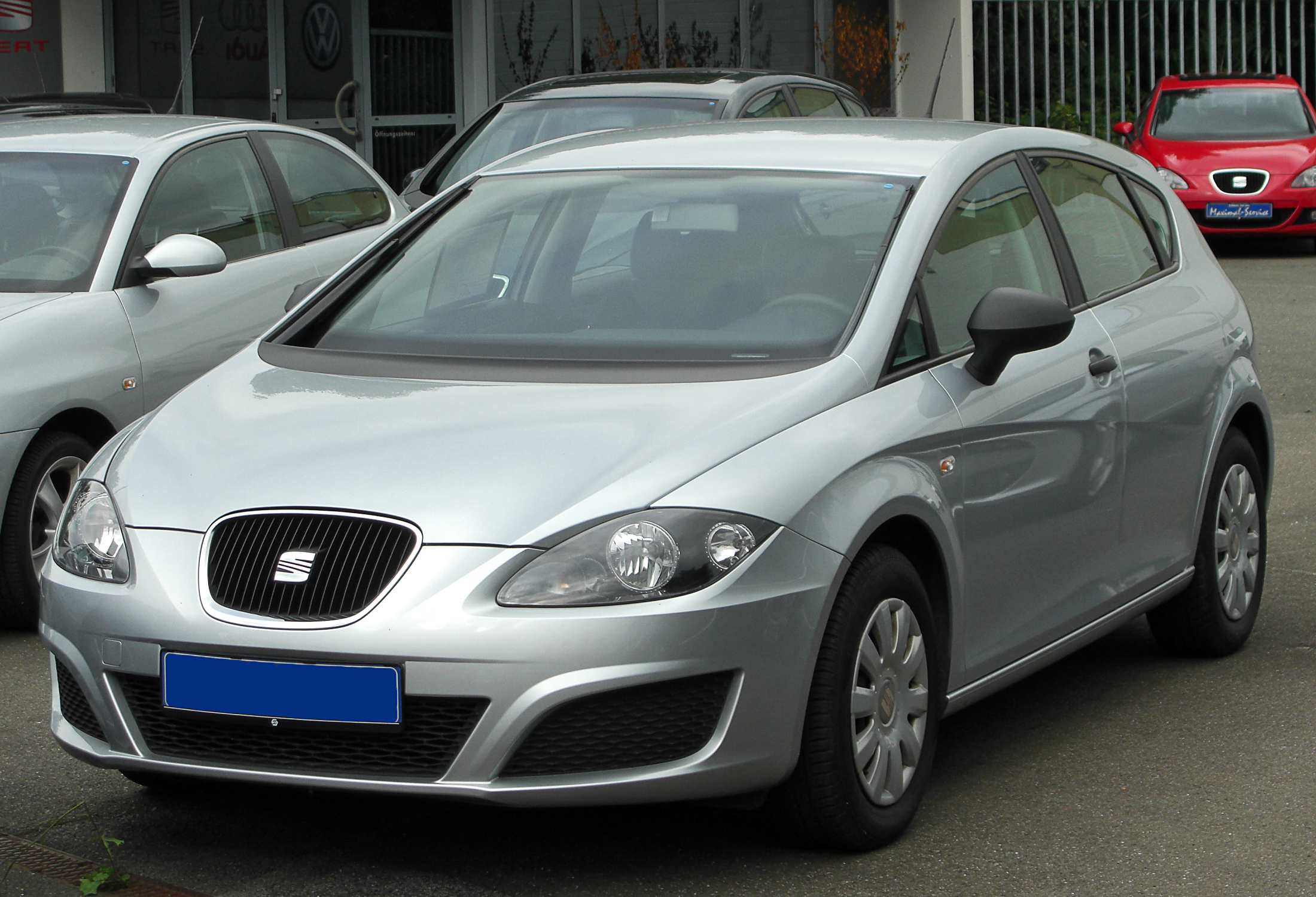 File:Seat Leon 1.4 Reference (1P) Facelift front 20100731.jpg - Wikimedia  Commons