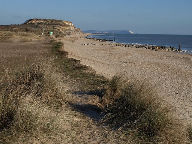 File:Solent Beach at White Pits - geograph.org.uk - 1756280.jpg