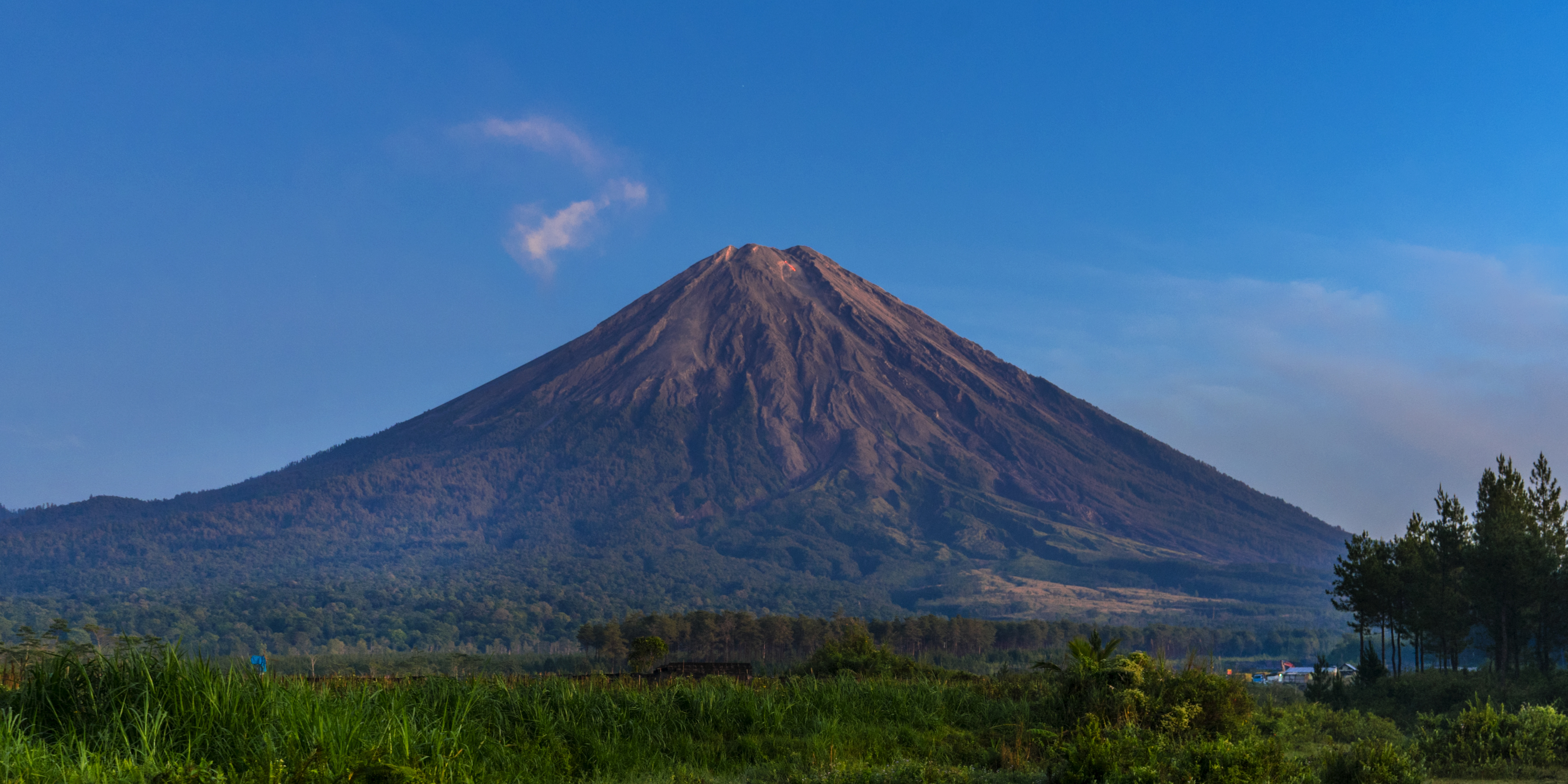 12 Volcanes más increíbles de Indonesia 10