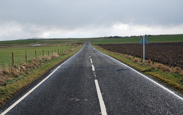 File:The A967 in Sandwick - geograph.org.uk - 1218082.jpg