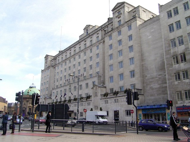 File:The Queens Hotel - geograph.org.uk - 408257.jpg