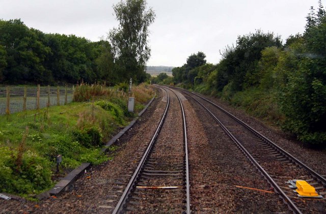 File:The railway line by Thames Head - geograph.org.uk - 1595756.jpg