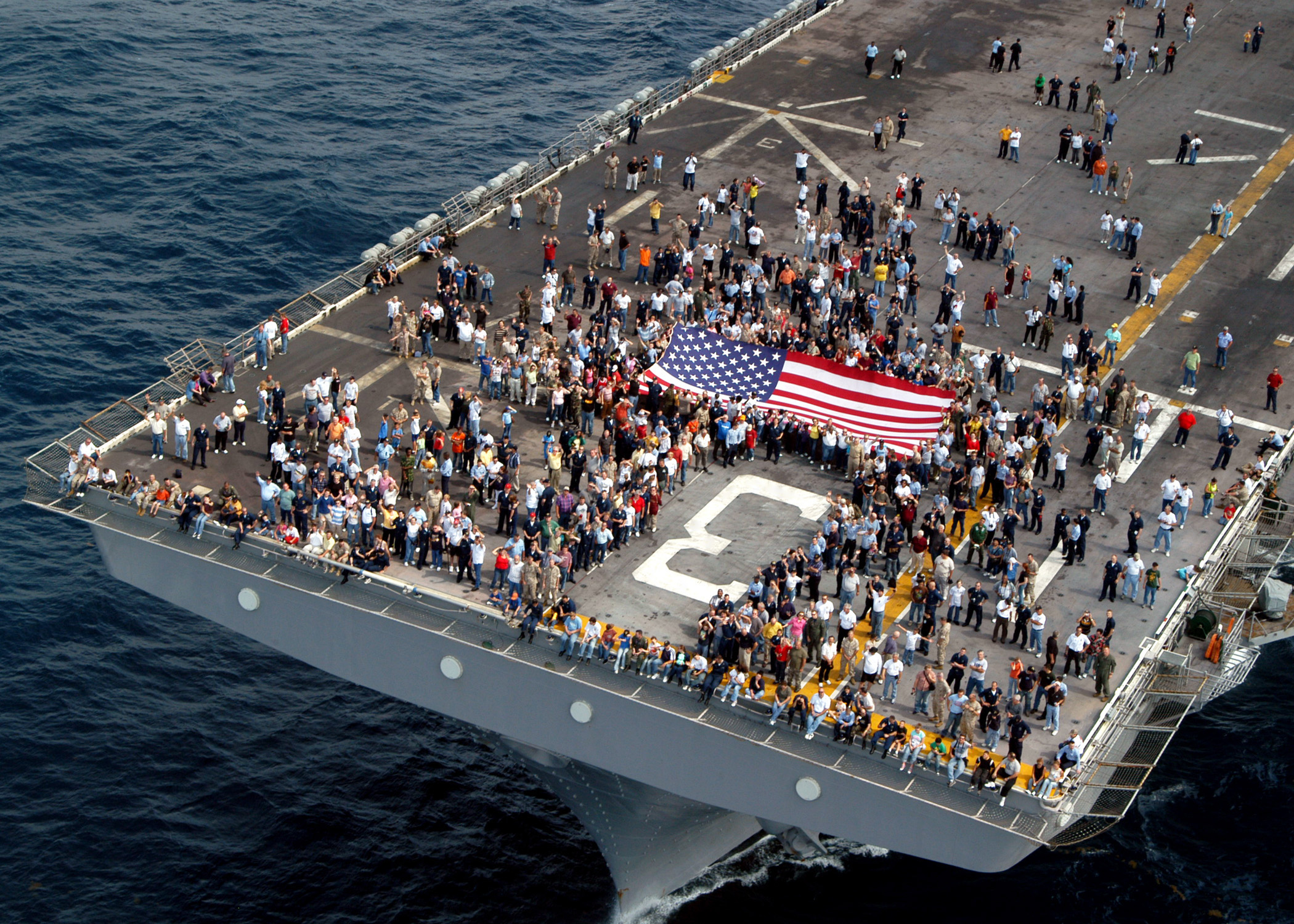 File:US Navy 050926-N-5313A-090 Marines, Sailors and family 