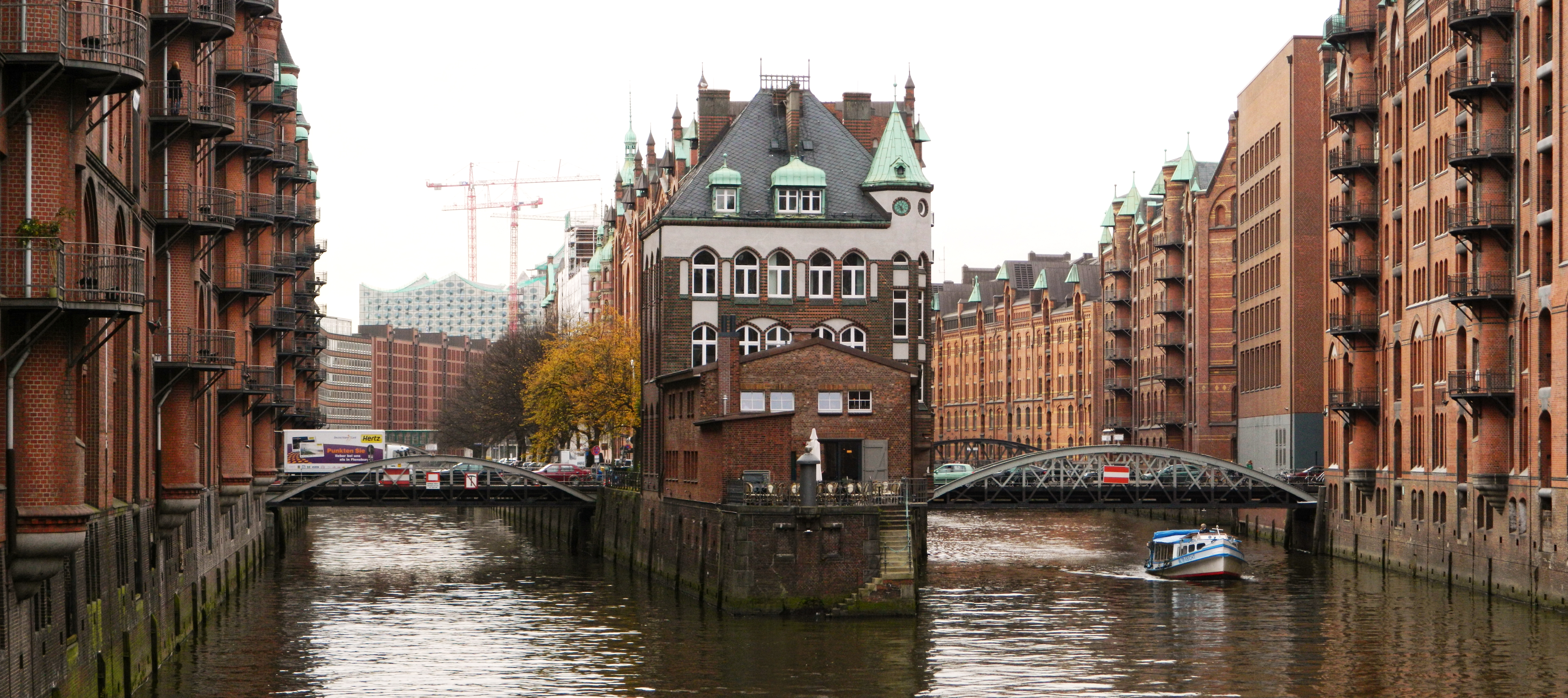 Hamburg. Hamburg город в Германии. Немецкий городок Гамбург. Германия Гамбург улицы. Гамбург Германия река.