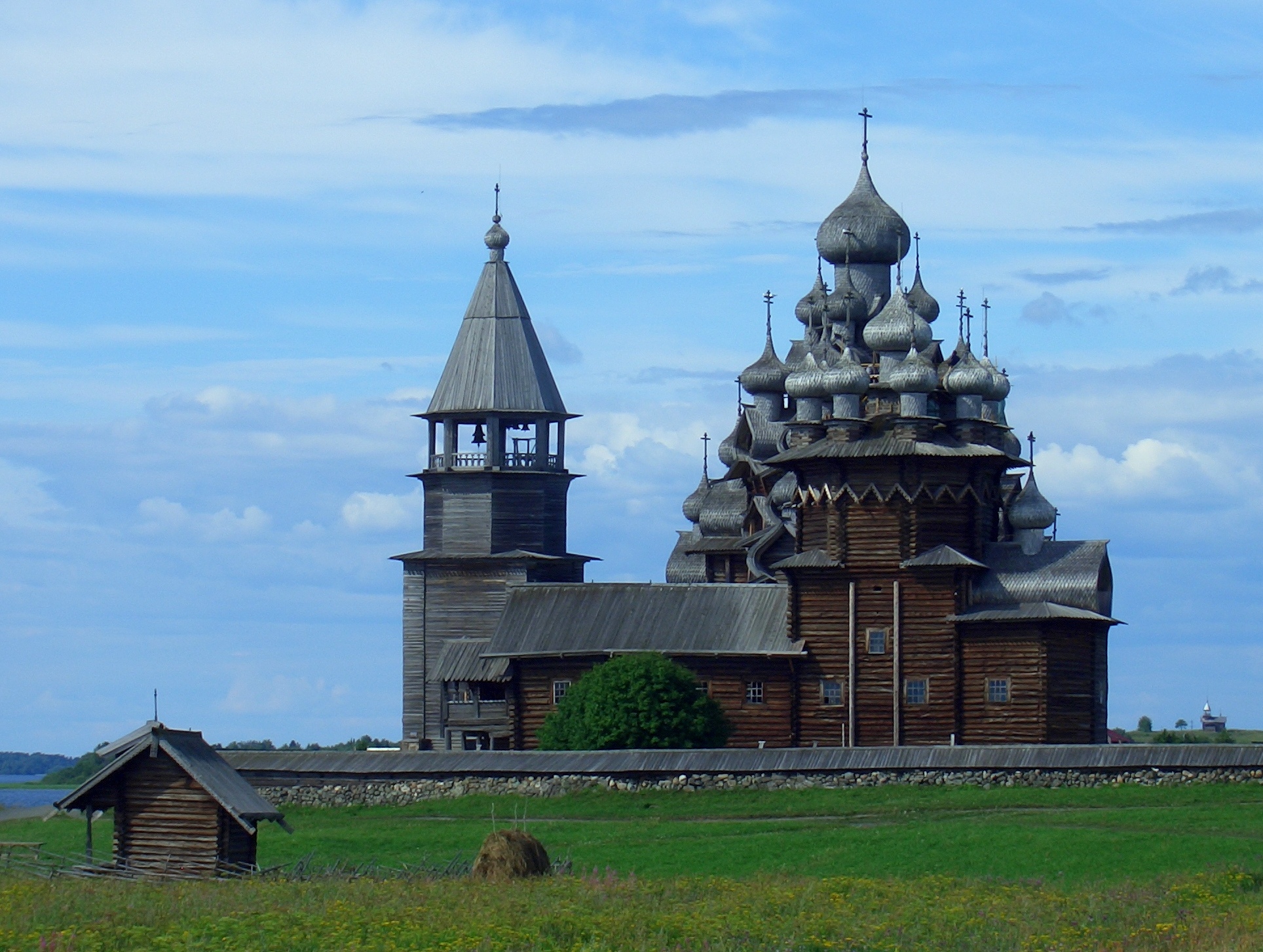 Деревянная Церковь Преображения в Кижах