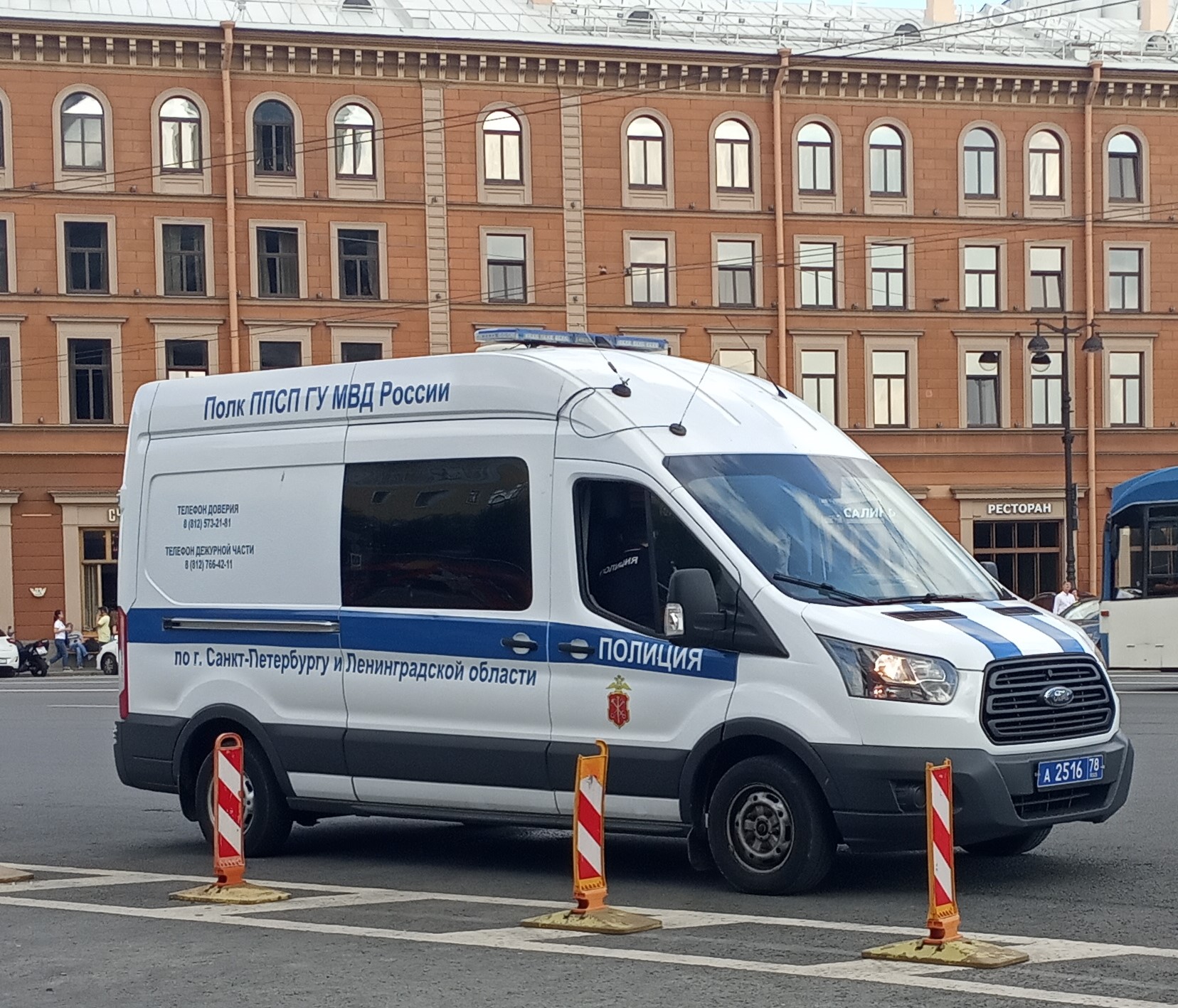 Полиция санкт. Форд Транзит полиции Санкт-Петербург. Полиция Санкт-Петербурга. Милиция Санкт Петербург. Полицейский СПБ.