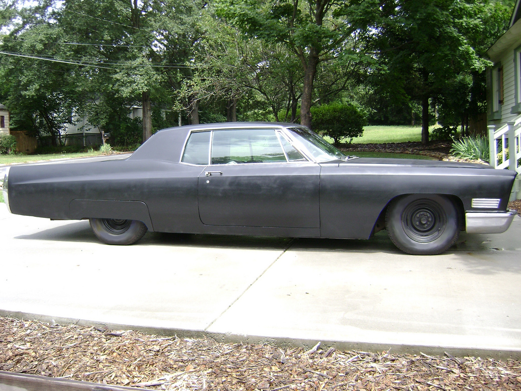 Файл:1967 Murdered out Cadillac Coupe DeVille - Flickr - denizen24.jpg — Ви...