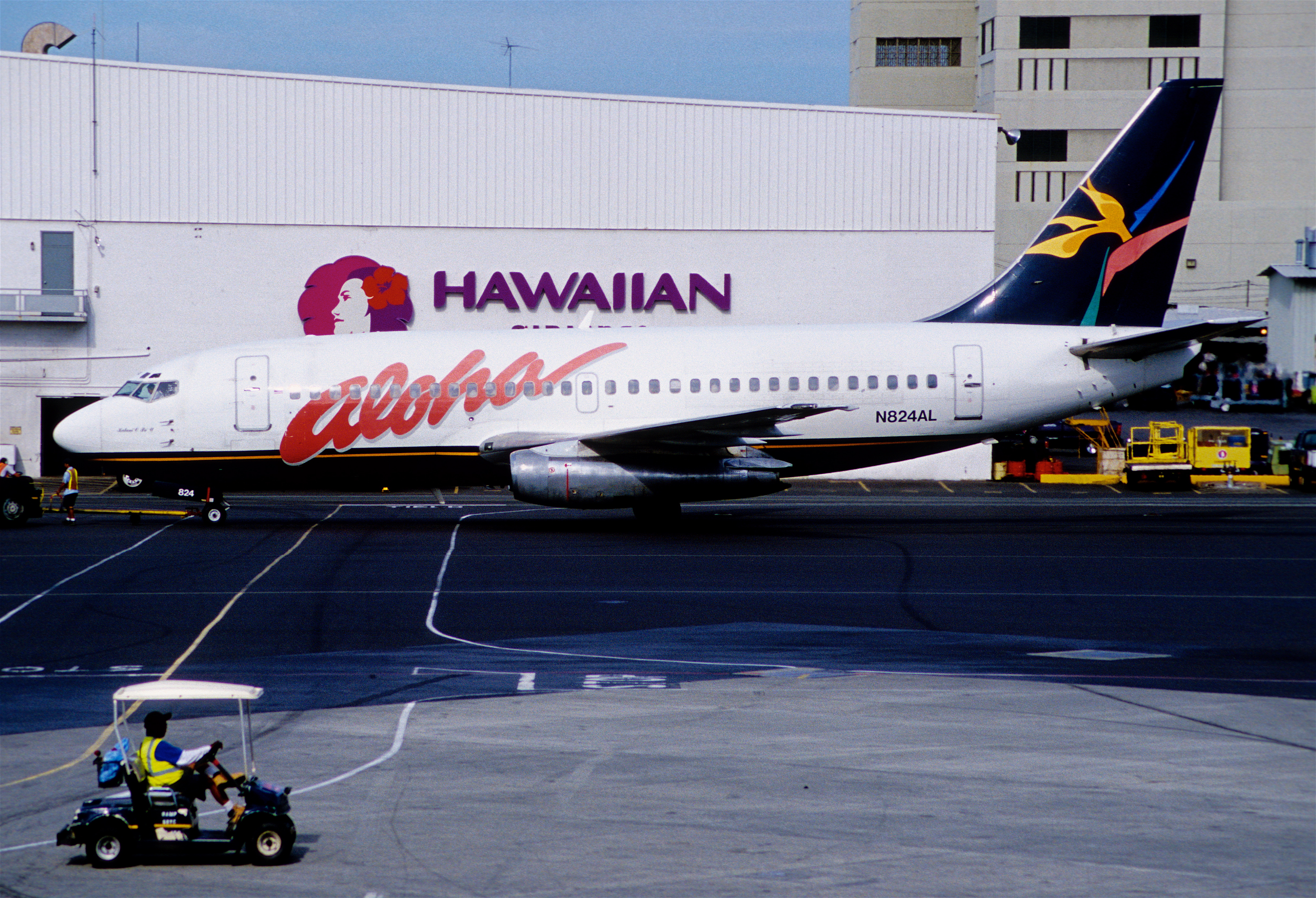 Commons:A. 425ah - Aloha Airlines Boeing 737-282; N824AL@HNL;01.10.2006 (49...