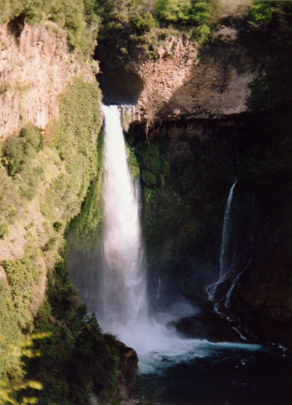 File:Cascada Velo de Novia.jpg - Wikimedia Commons