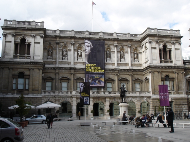 File:Burlington House-Courtyard.jpg