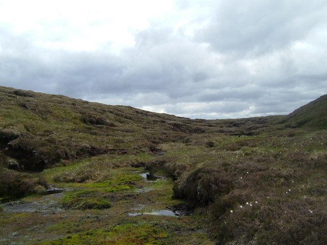 File:Carn Doire na h-Achlais - Beinn Acha' Bhràghad Bealach - geograph.org.uk - 877652.jpg