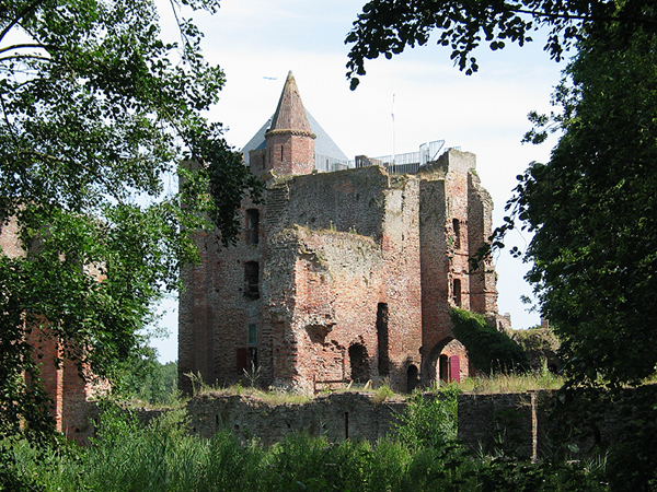 File:Castle-Brederode-1.jpg