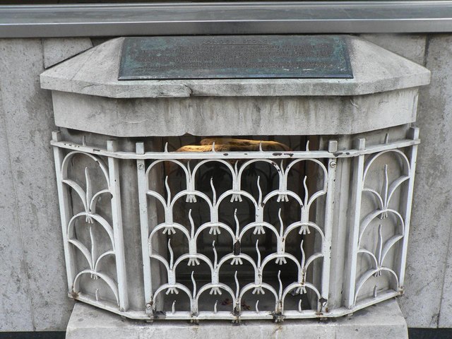 File:City of London, London Stone - geograph.org.uk - 493195.jpg