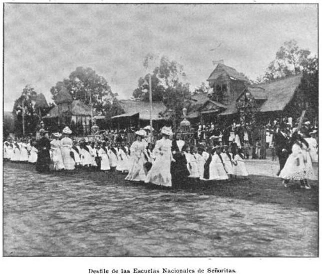 File:Desfileescuelapracticasenoritas1907.JPG