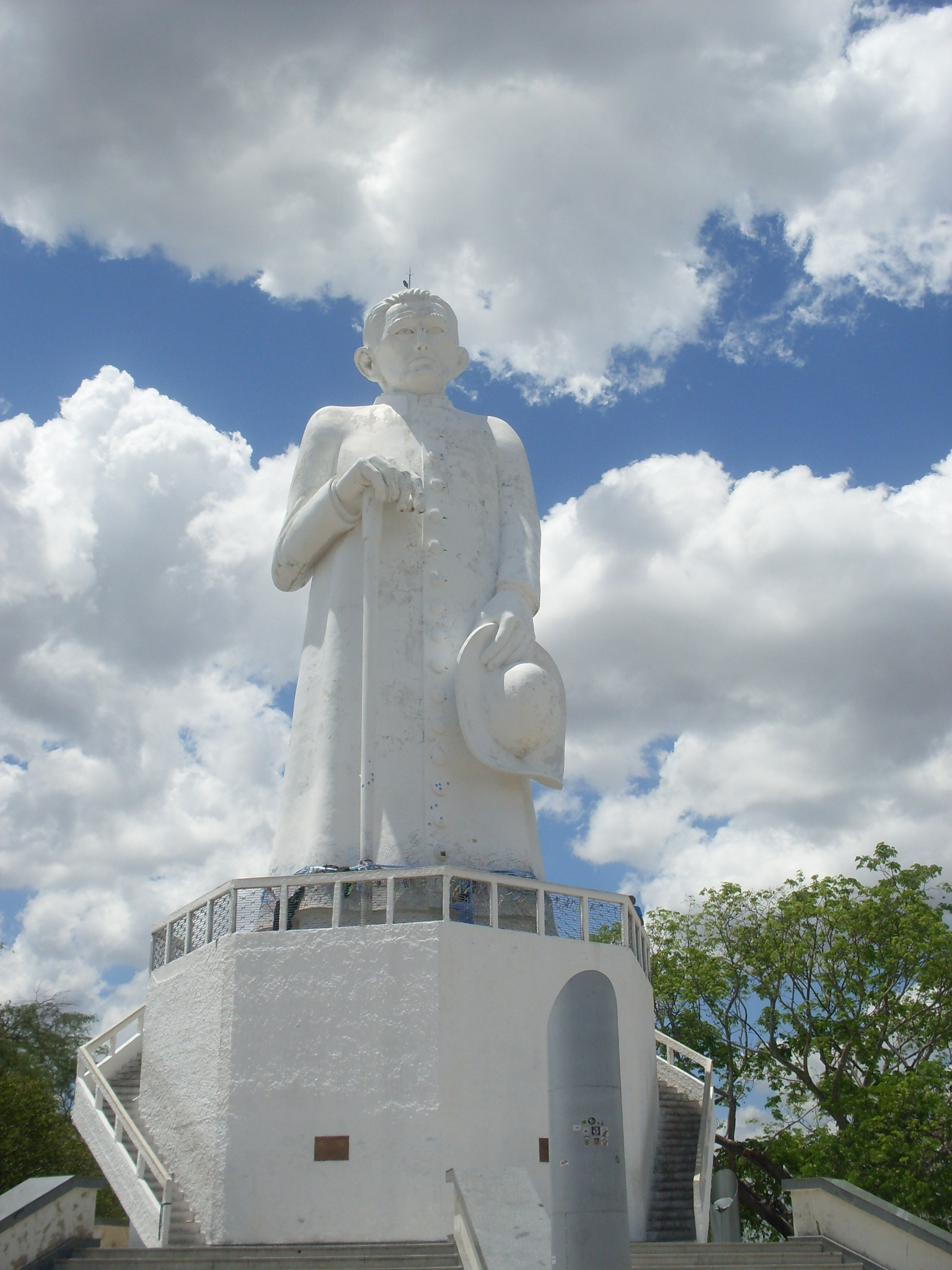 File:Estátua de Padre Cí - Wikimedia Commons