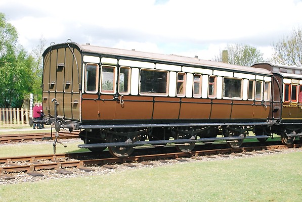 GWR_Dean_31_6-wheel_Family_Saloon_No.251