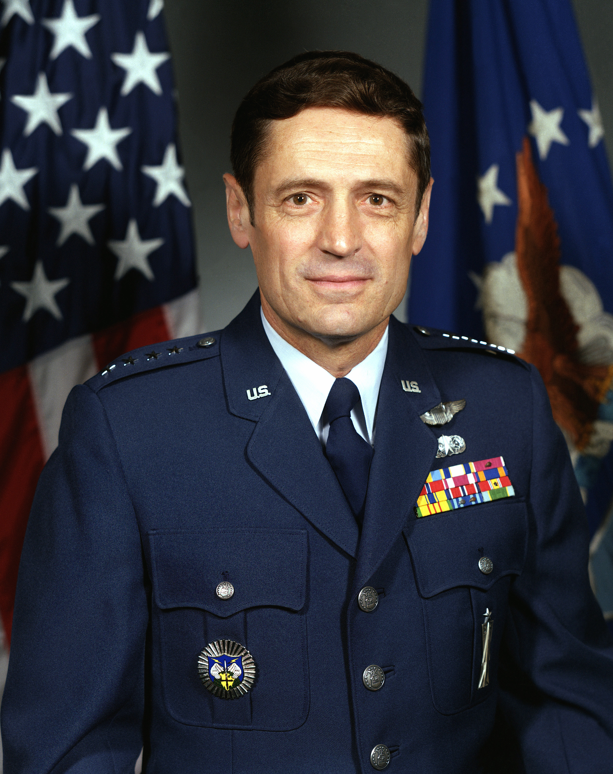 File:General Robert Herres, military portrait, 1984.JPEG - Wikimedia ...