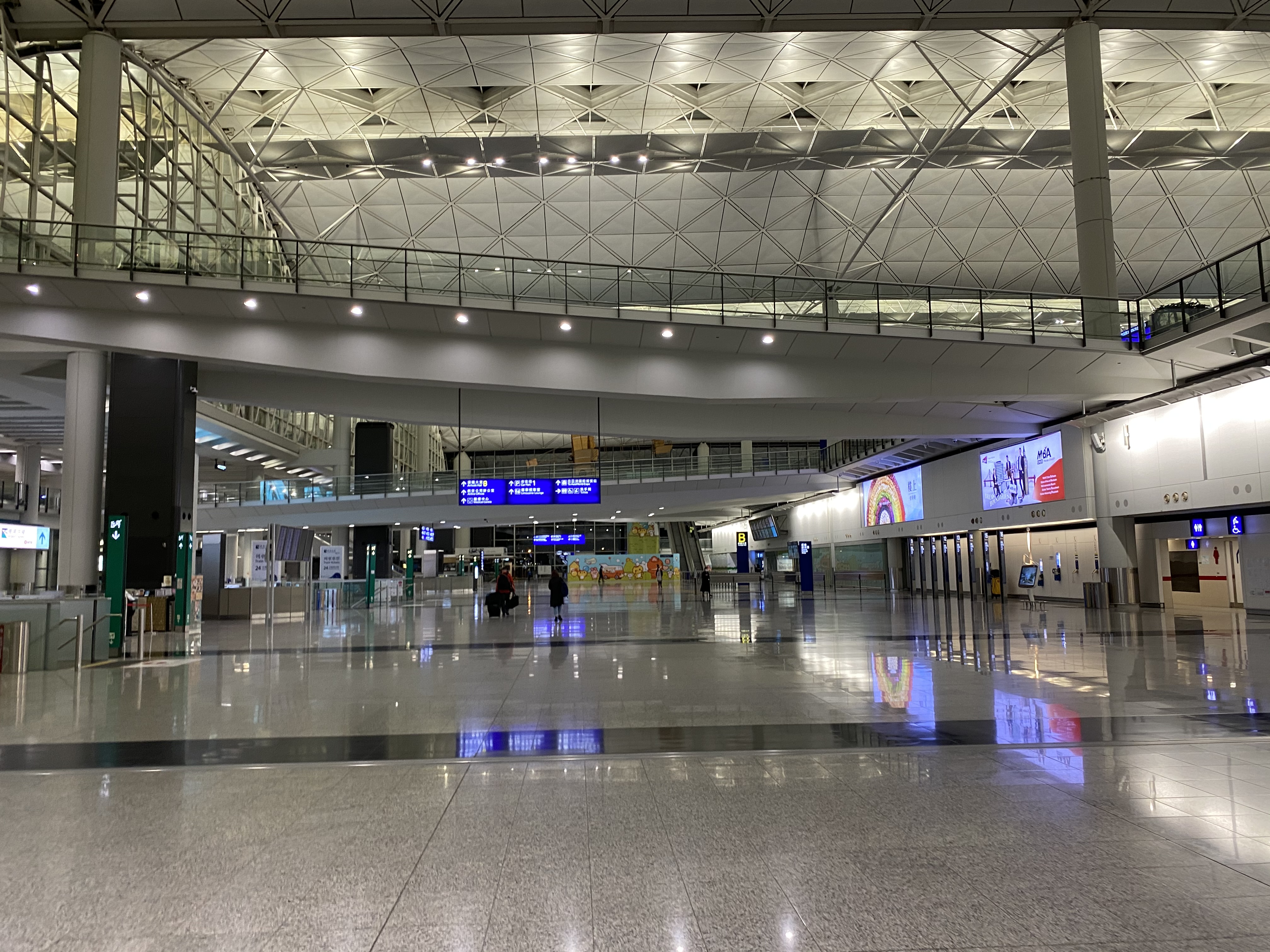 Аэропорт 12 новосибирск. Hong Kong International Airport.