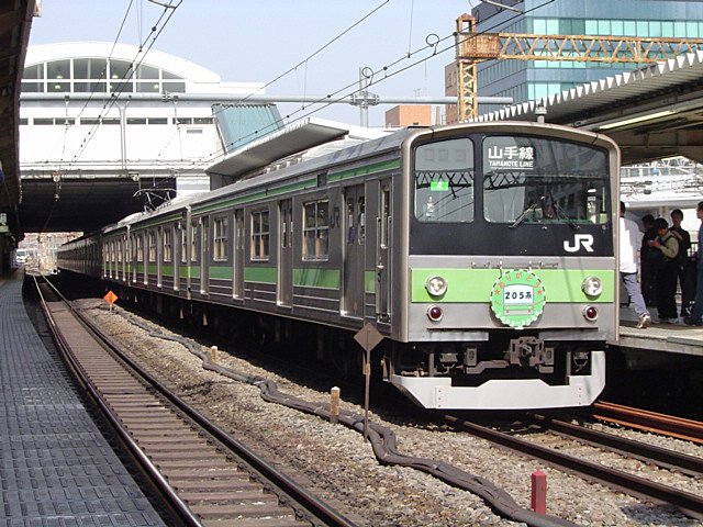 File:JNR 205 Yamanote Line 20050417-1.jpg