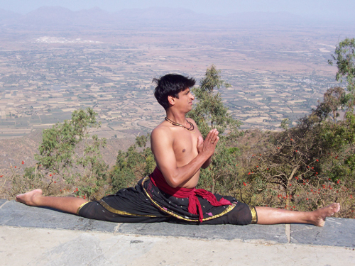 File:Kalarickal ayurveda praveen yoga.jpg
