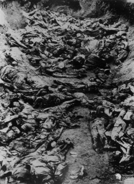 File:Katyn Massacre - Mass Graves 2.jpg