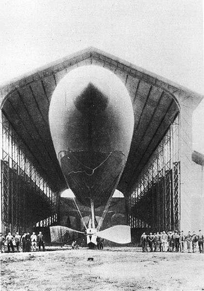 Présentation du ballon LE POISSON VOLANT au Palais de l'Industrie, 8ème  arrondissement, Paris, en 1859.