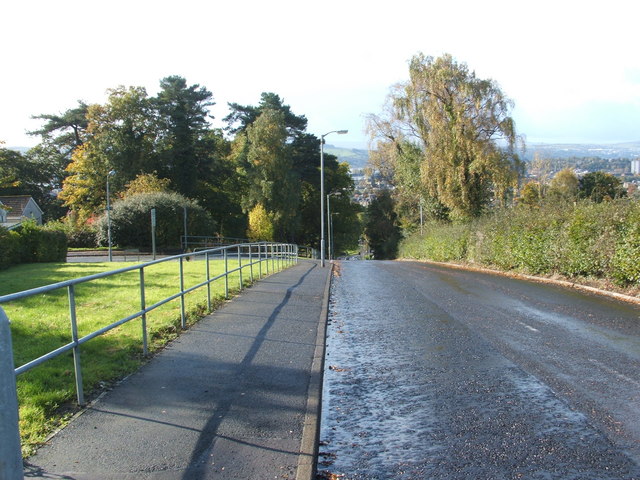 File:Looking down Garshake Road - geograph.org.uk - 1018197.jpg